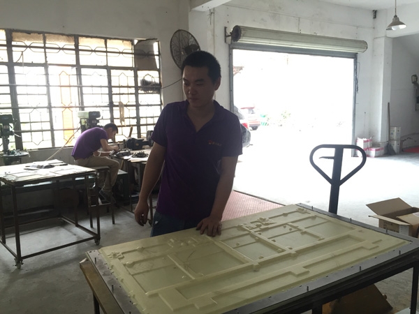 電視機(jī)背板